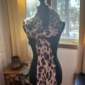 Stylish Leopard Print Scarf